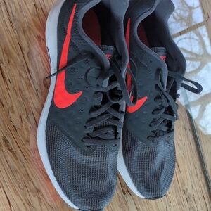 Nike Charcoal and Red Athletic Running Shoes with Breathable Mesh
